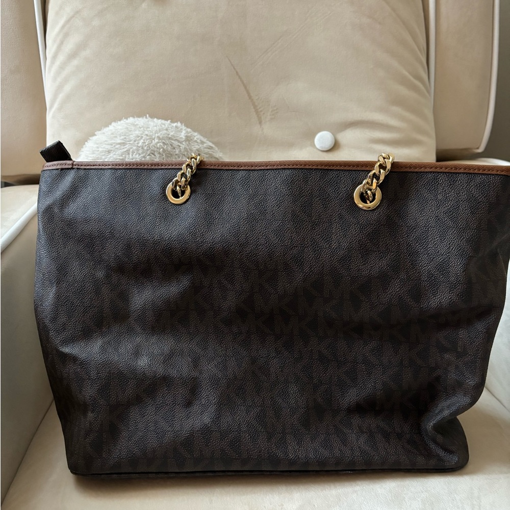 Michael Kors Jet set travel bag